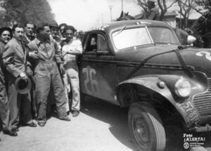 Imagen de Fangio en la llegada del "Gran Premio Internacional del Norte"