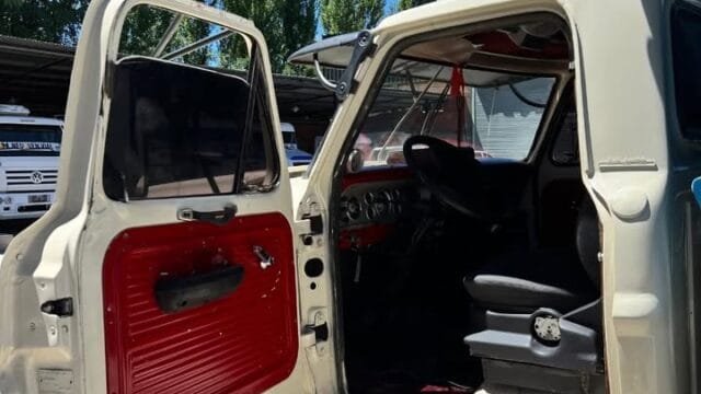 1974-Ford-700-volcador_01
