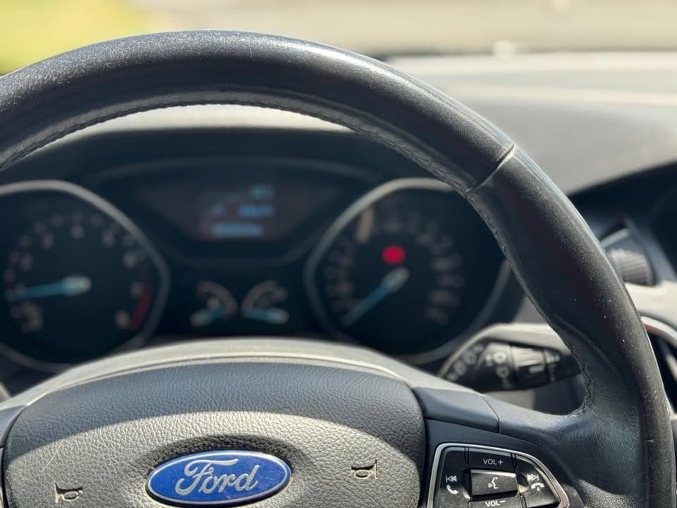 2015-Ford-focus-2.0-se_02