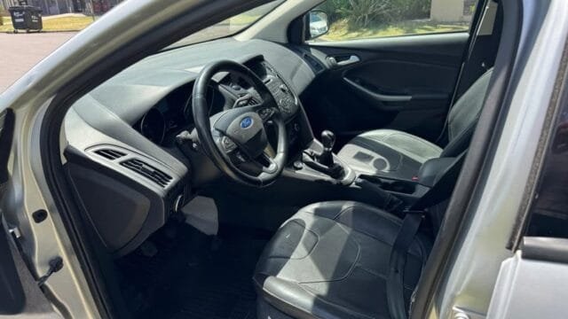 2015-Ford-focus-2.0-se_04