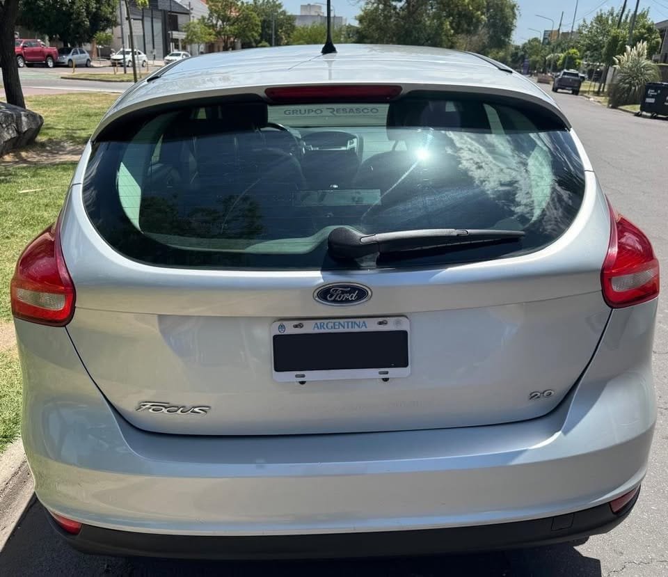 2015-Ford-focus-2.0-se_06