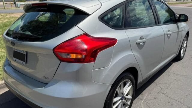 2015-Ford-focus-2.0-se_07