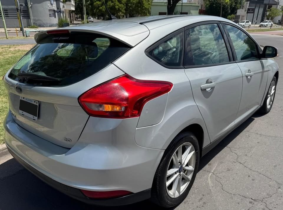 2015-Ford-focus-2.0-se_07