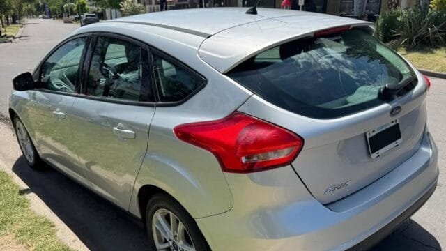 2015-Ford-focus-2.0-se_08