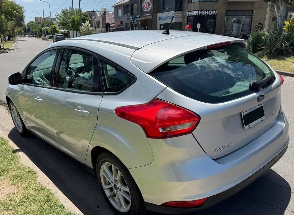 2015-Ford-focus-2.0-se_08