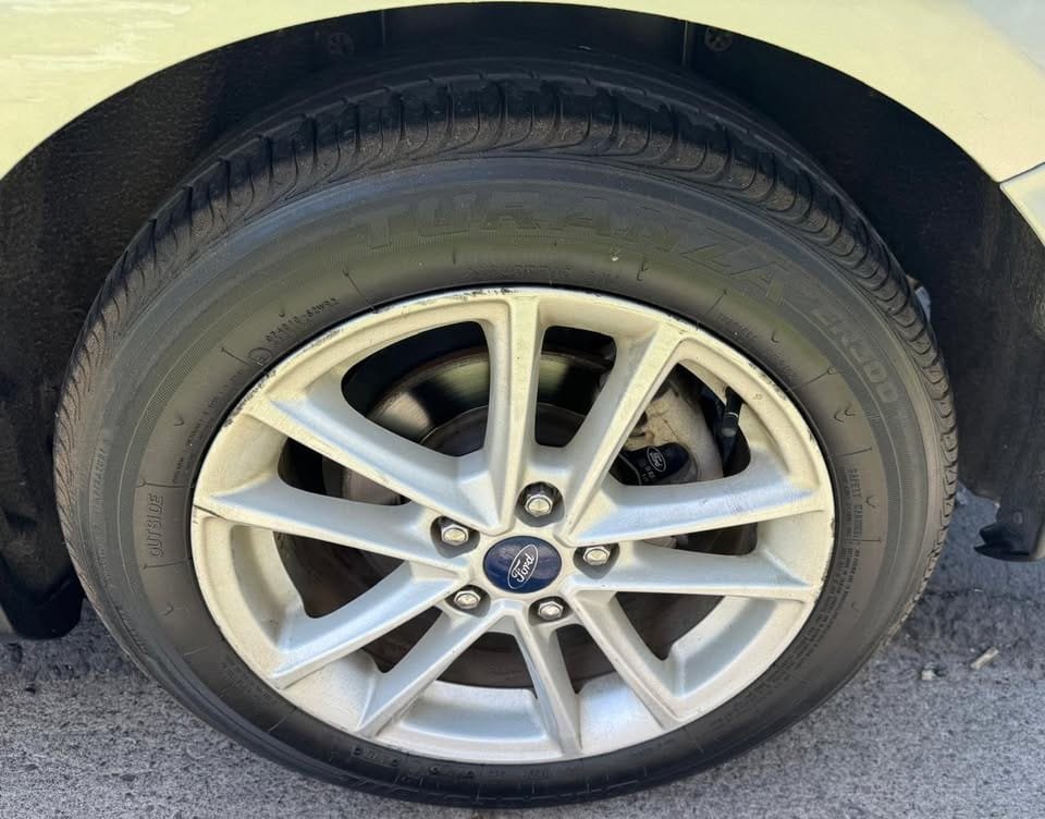 2015-Ford-focus-2.0-se_09