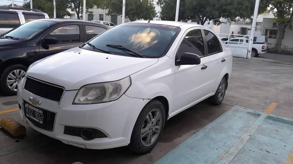 Chevrolet_Aveo_2012_01