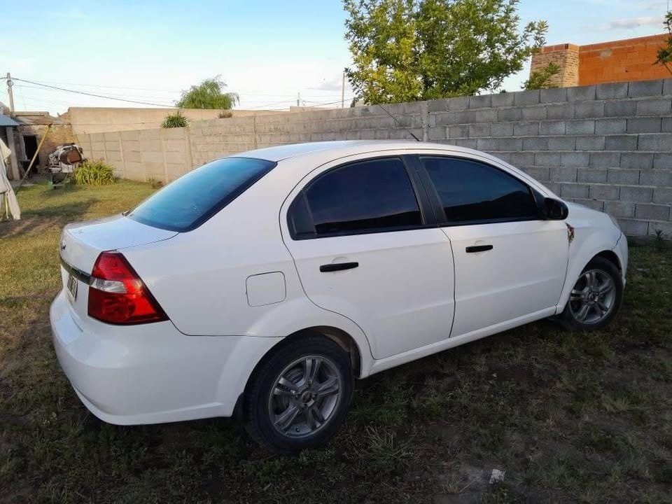 Chevrolet_Aveo_2012_02