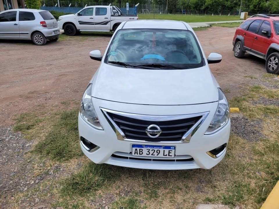 NISSAN-VERSA-EXCLUSIVE_00