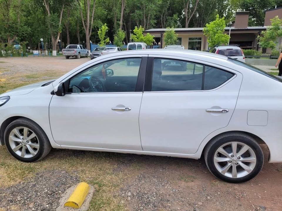 NISSAN-VERSA-EXCLUSIVE_01