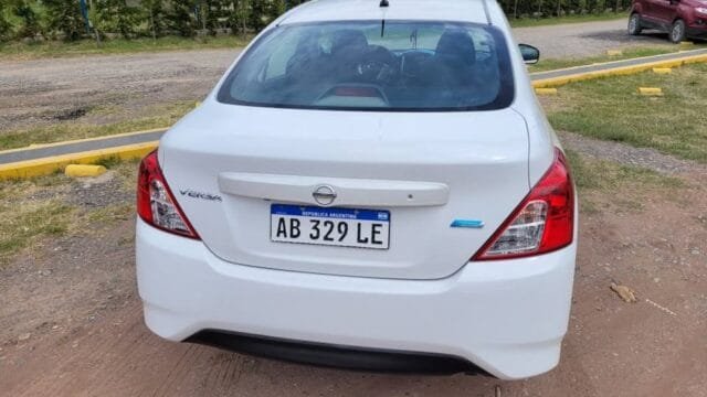 NISSAN-VERSA-EXCLUSIVE_02