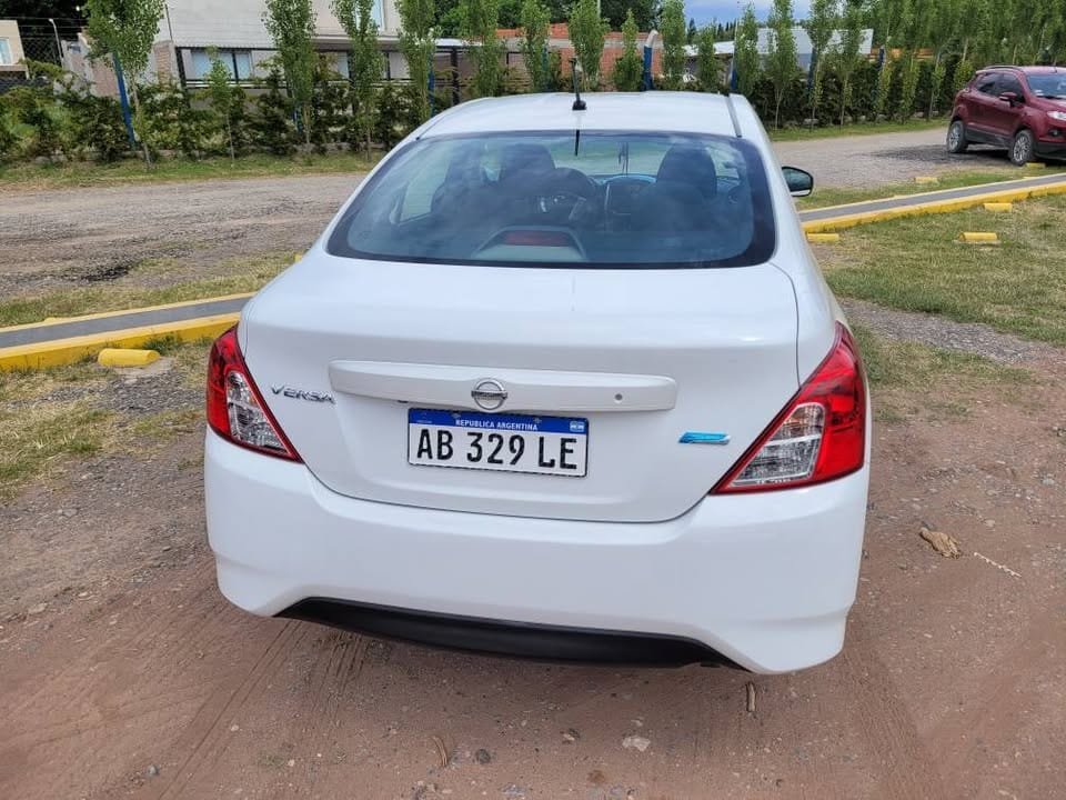 NISSAN-VERSA-EXCLUSIVE_02