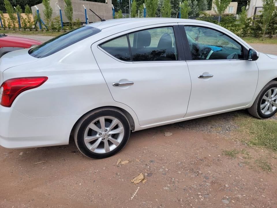 NISSAN-VERSA-EXCLUSIVE_03
