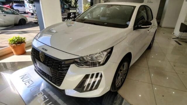 PEUGEOT-208-ALLURE_00