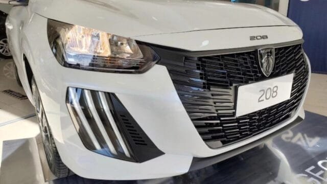 PEUGEOT-208-ALLURE_01