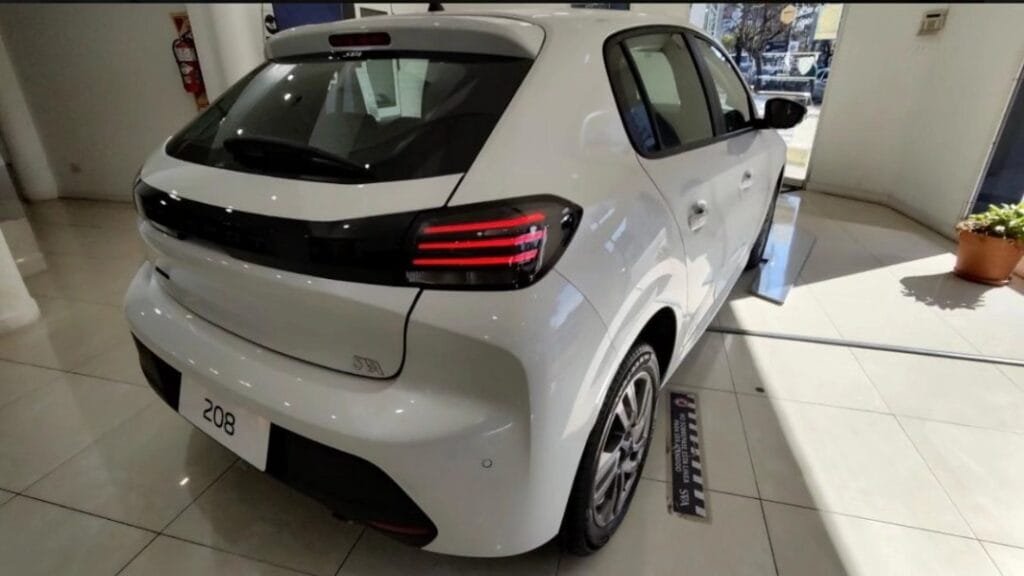 PEUGEOT-208-ALLURE_04
