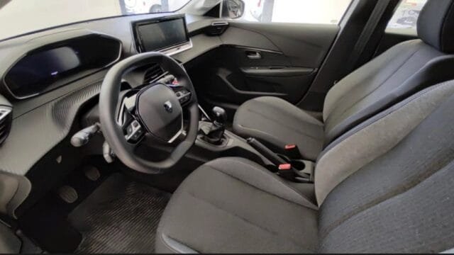 PEUGEOT-208-ALLURE_05