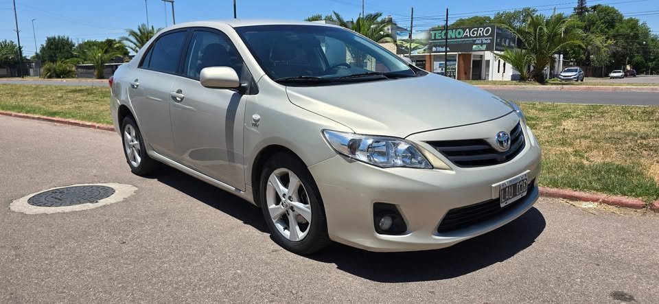 2012-Toyota-corolla-xei-00