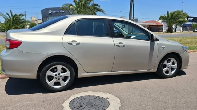 2012-Toyota-corolla-xei-01
