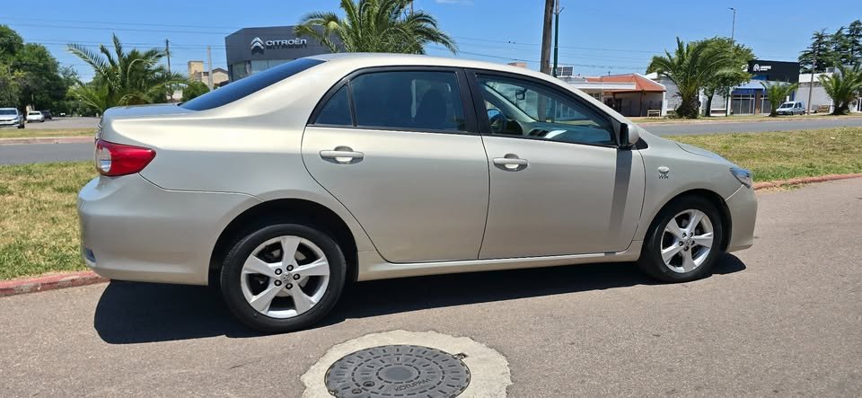 2012-Toyota-corolla-xei-01