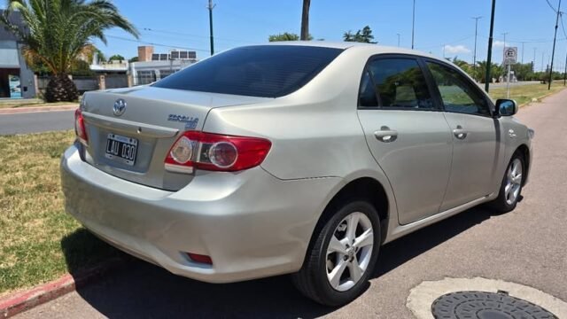 2012-Toyota-corolla-xei-02