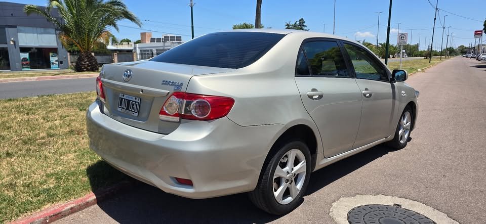 2012-Toyota-corolla-xei-02
