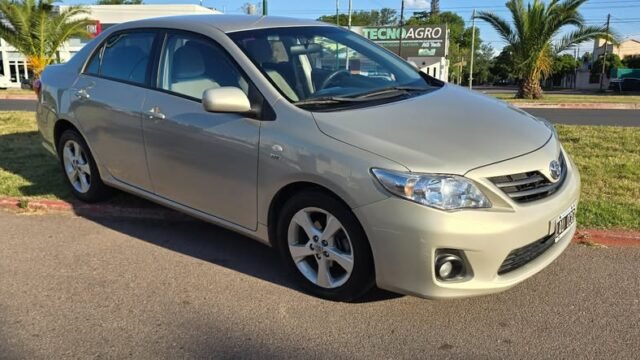 2012-Toyota-corolla-xei-04