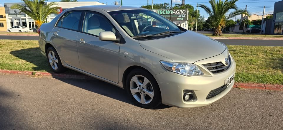 2012-Toyota-corolla-xei-04