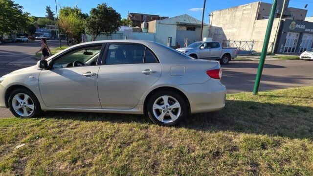 2012-Toyota-corolla-xei-05