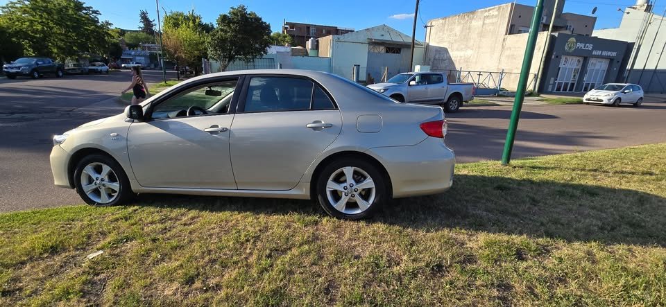 2012-Toyota-corolla-xei-05