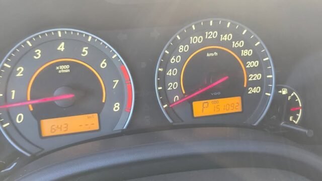 2012-Toyota-corolla-xei-06