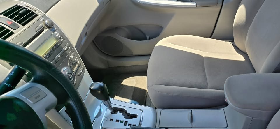 2012-Toyota-corolla-xei-08