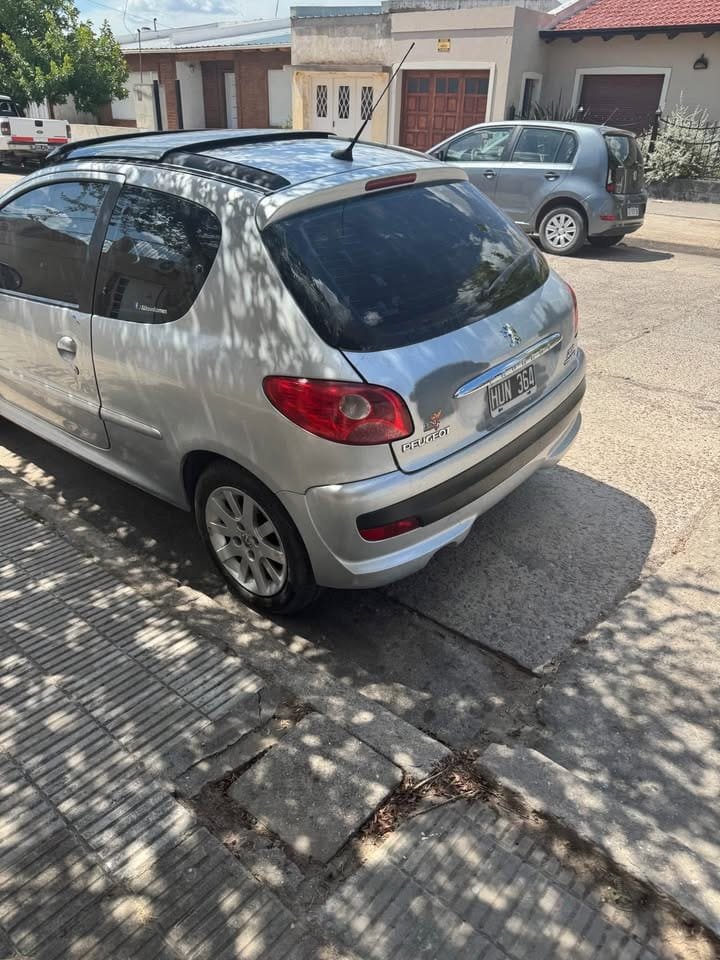Peugeot-207-compact-premium_03