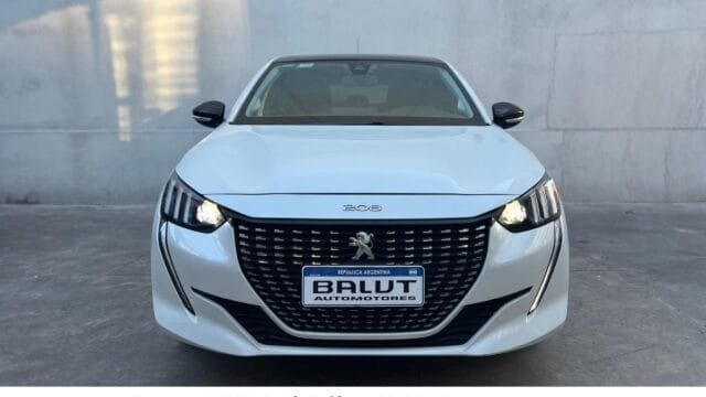Peugeot-208-Feline-At-2021_02