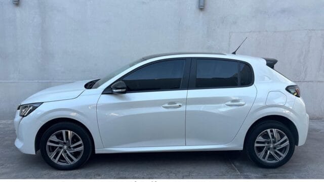 Peugeot-208-Feline-At-2021_03