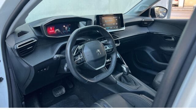 Peugeot-208-Feline-At-2021_06