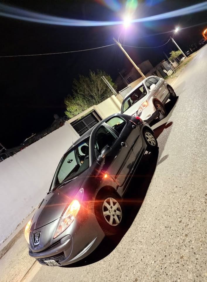 Peugeot_Compac_207_2010_03