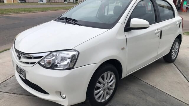 2014-Toyota-etios-xls_00