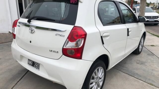 2014-Toyota-etios-xls_01