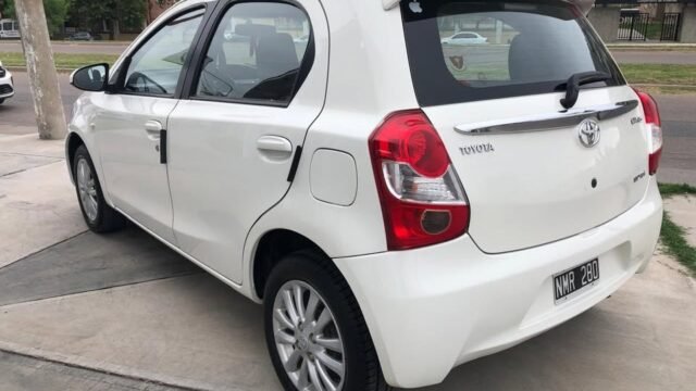 2014-Toyota-etios-xls_02