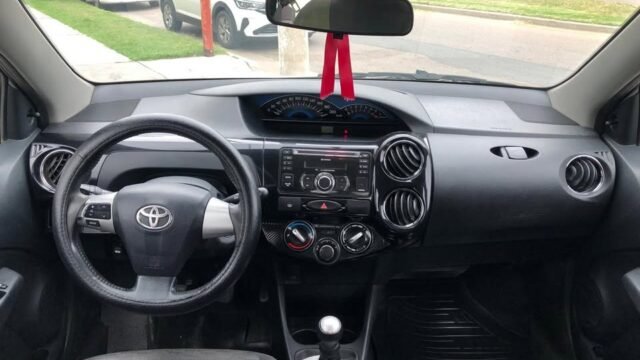 2014-Toyota-etios-xls_04
