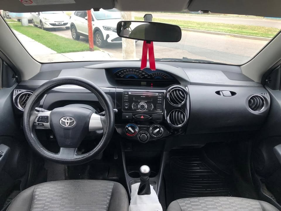 2014-Toyota-etios-xls_04