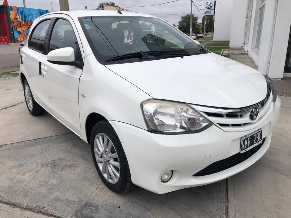 2014-Toyota-etios-xls_05