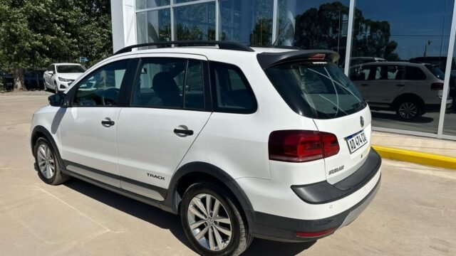 2018-VOLKSWAGEN-SURAN-01