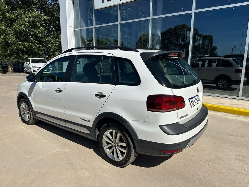 2018-VOLKSWAGEN-SURAN-01