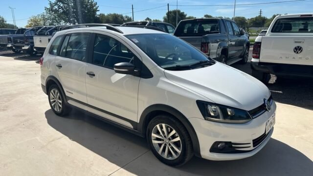 2018-VOLKSWAGEN-SURAN-02