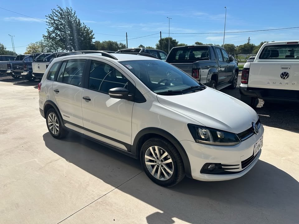 2018-VOLKSWAGEN-SURAN-02