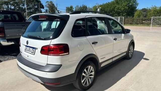 2018-VOLKSWAGEN-SURAN-03