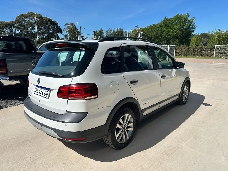2018-VOLKSWAGEN-SURAN-03