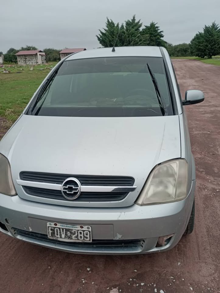 Chevrolet-Meriva-2006-ful_00